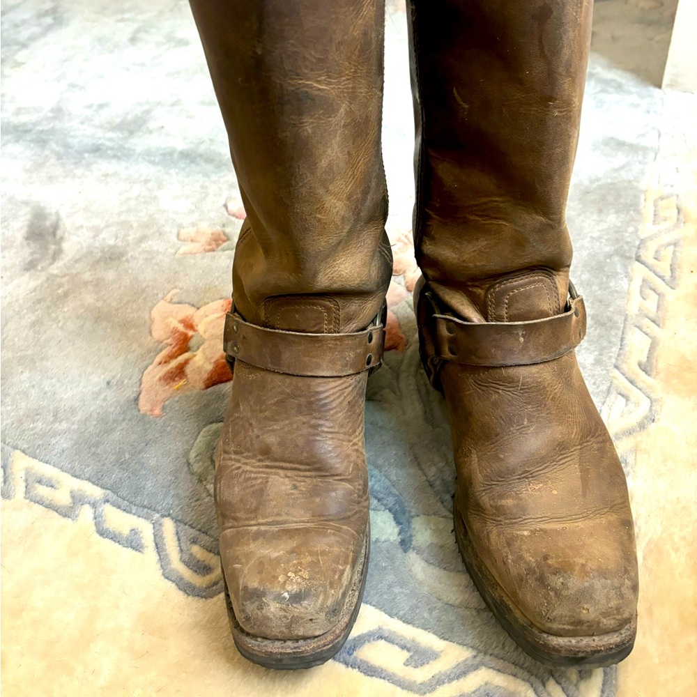 12R Harness Frye boots size 9 in smoke
